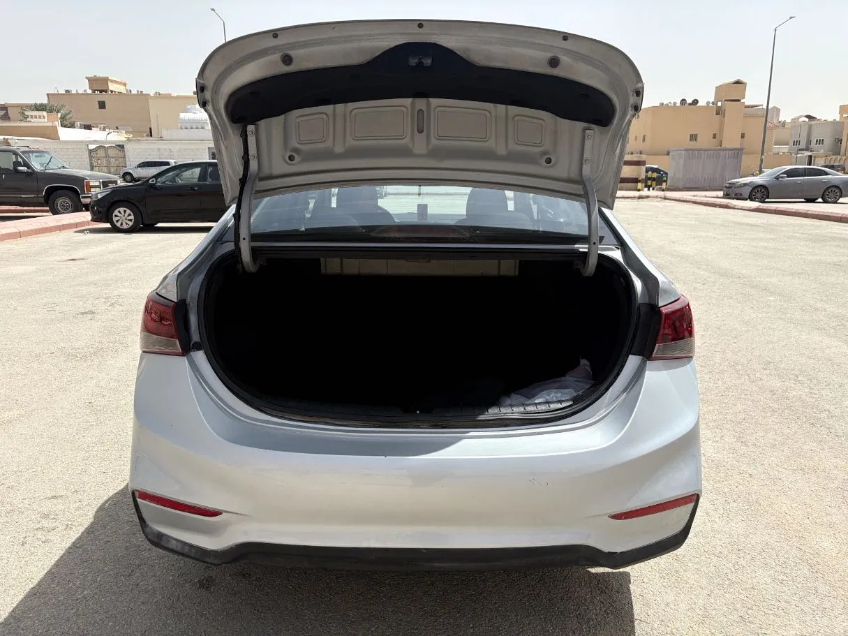 Car image 24
