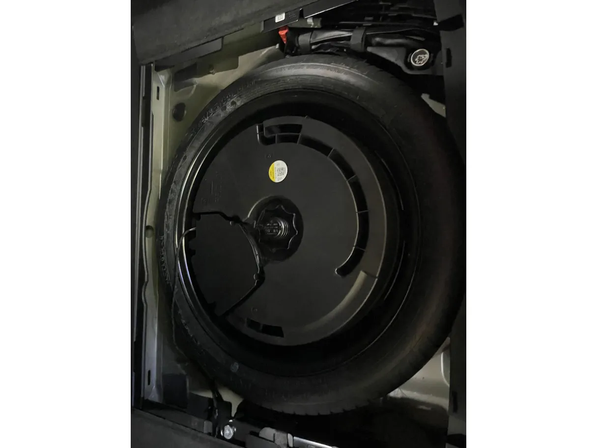 Car image 22