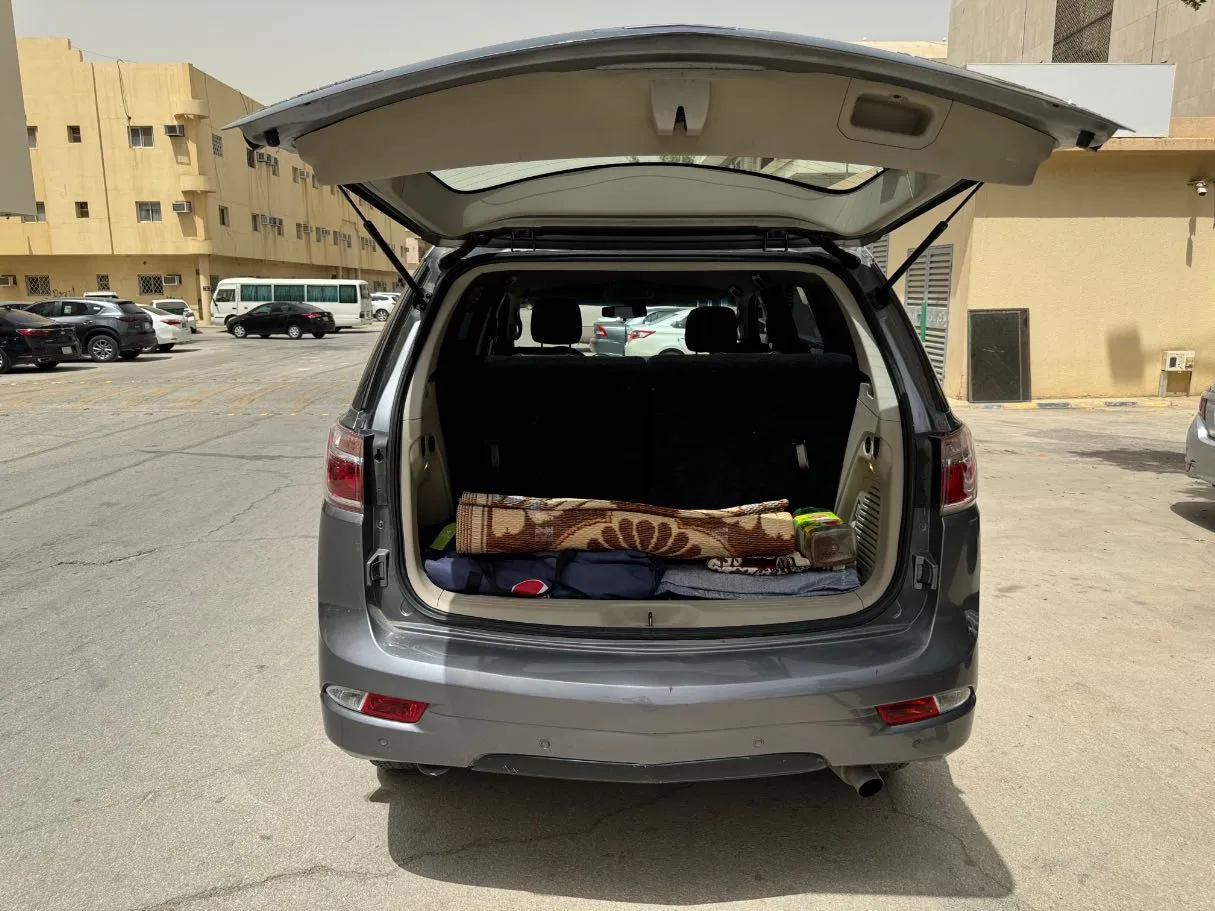 Car image 17
