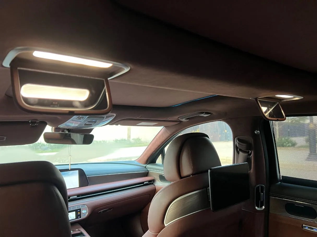 Car image 16