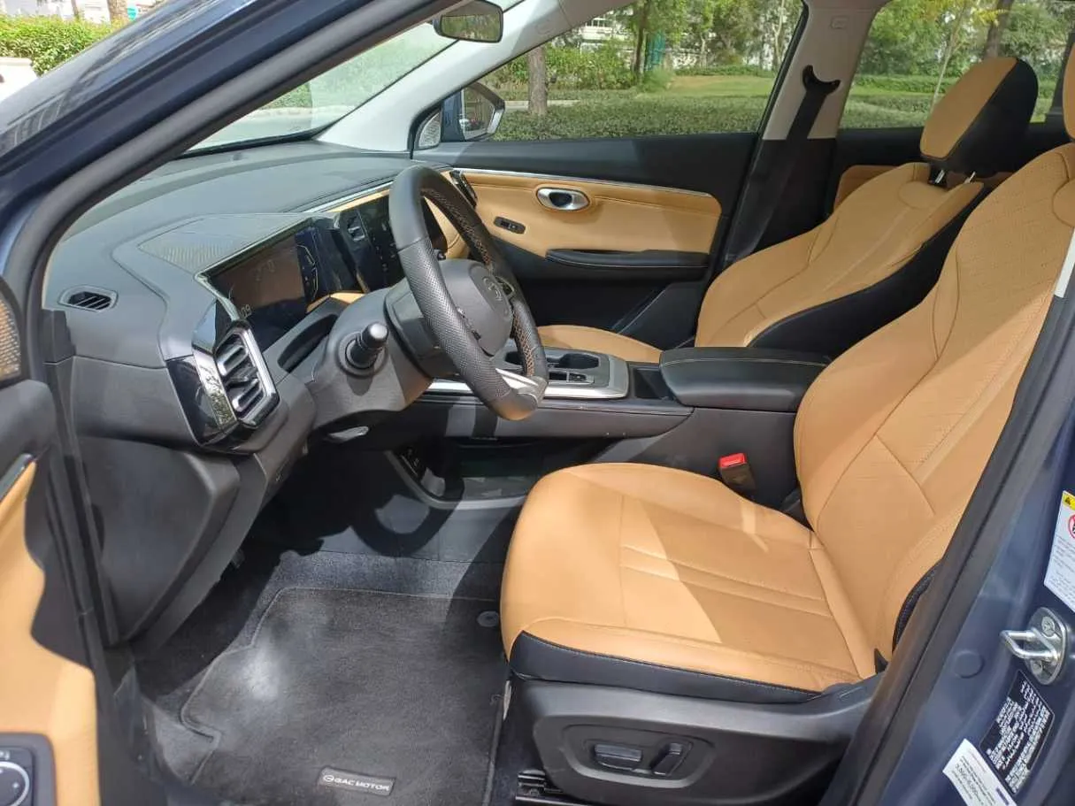 Car image 9