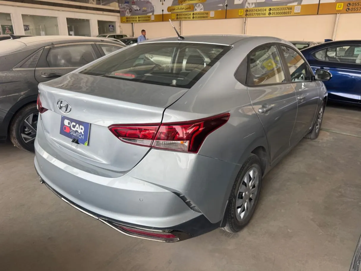 Car image 4