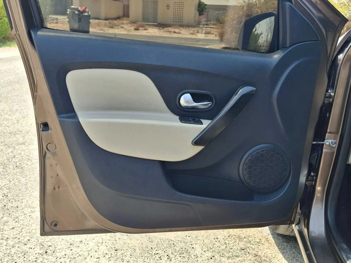 Car image 10