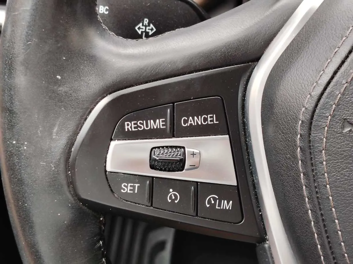 Car image 27
