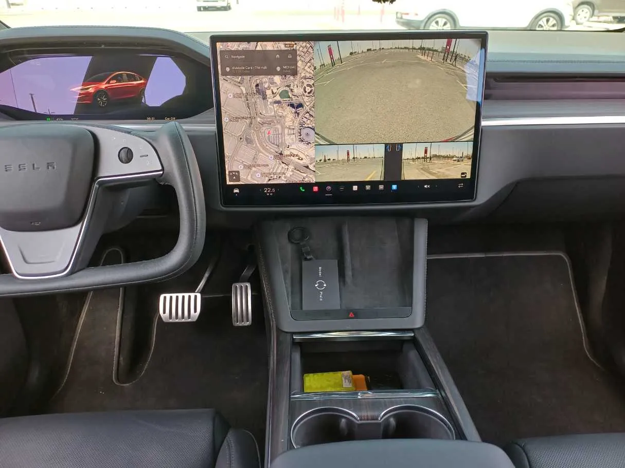 Car image 18