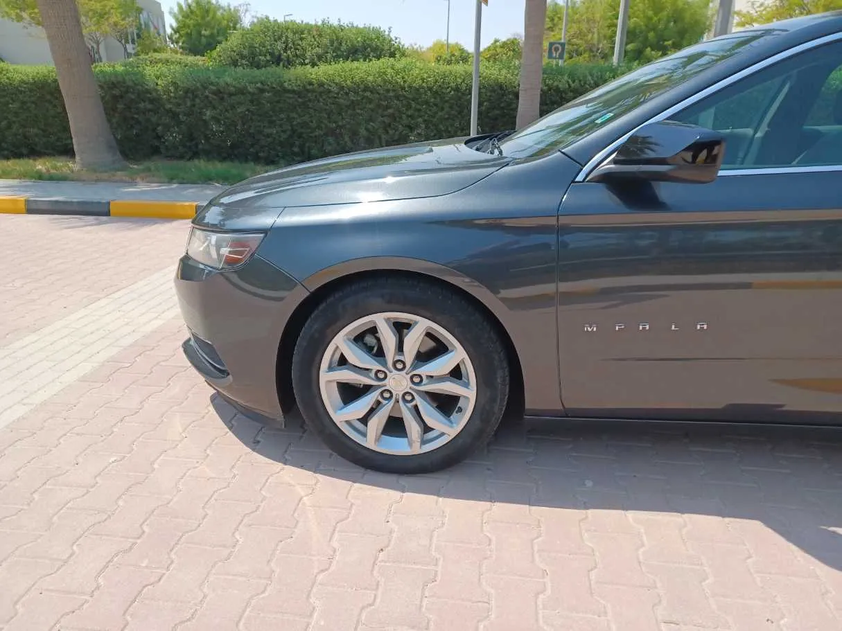 Car image 9
