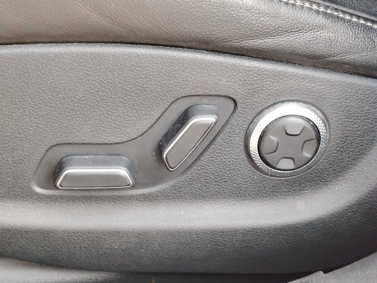 Car image 28