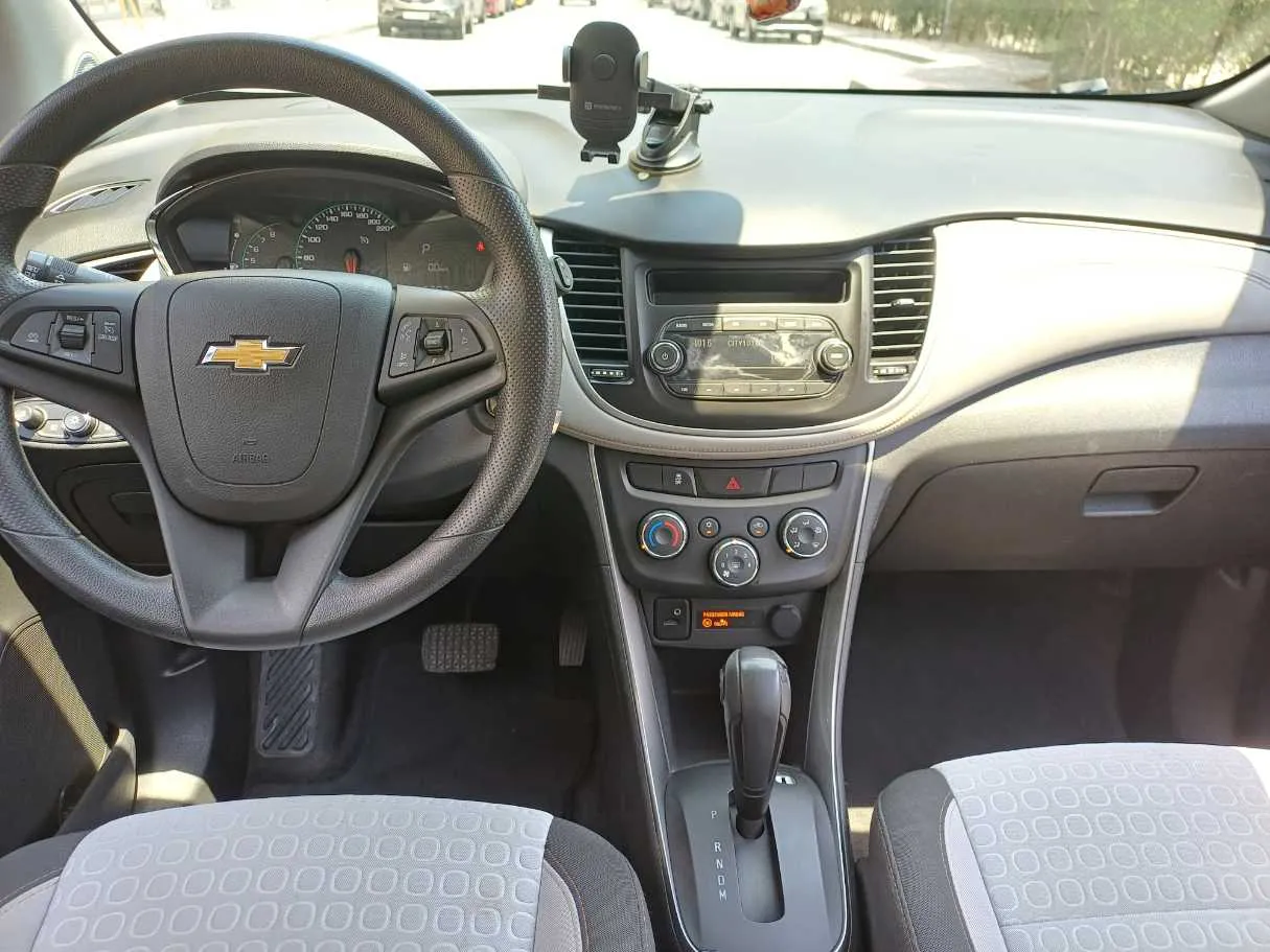 Car image 16