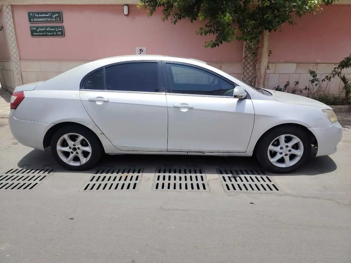 Car image 4
