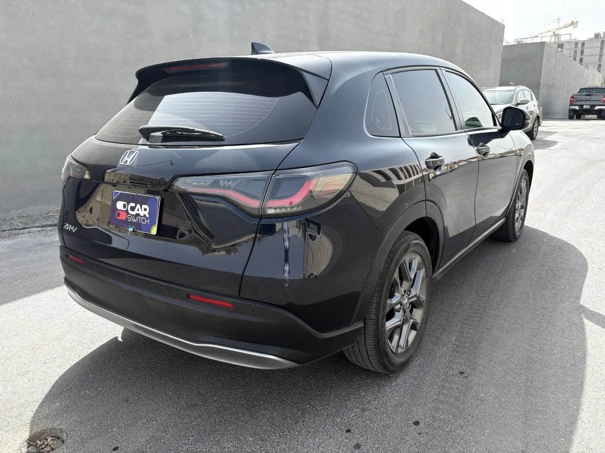 Car image 5