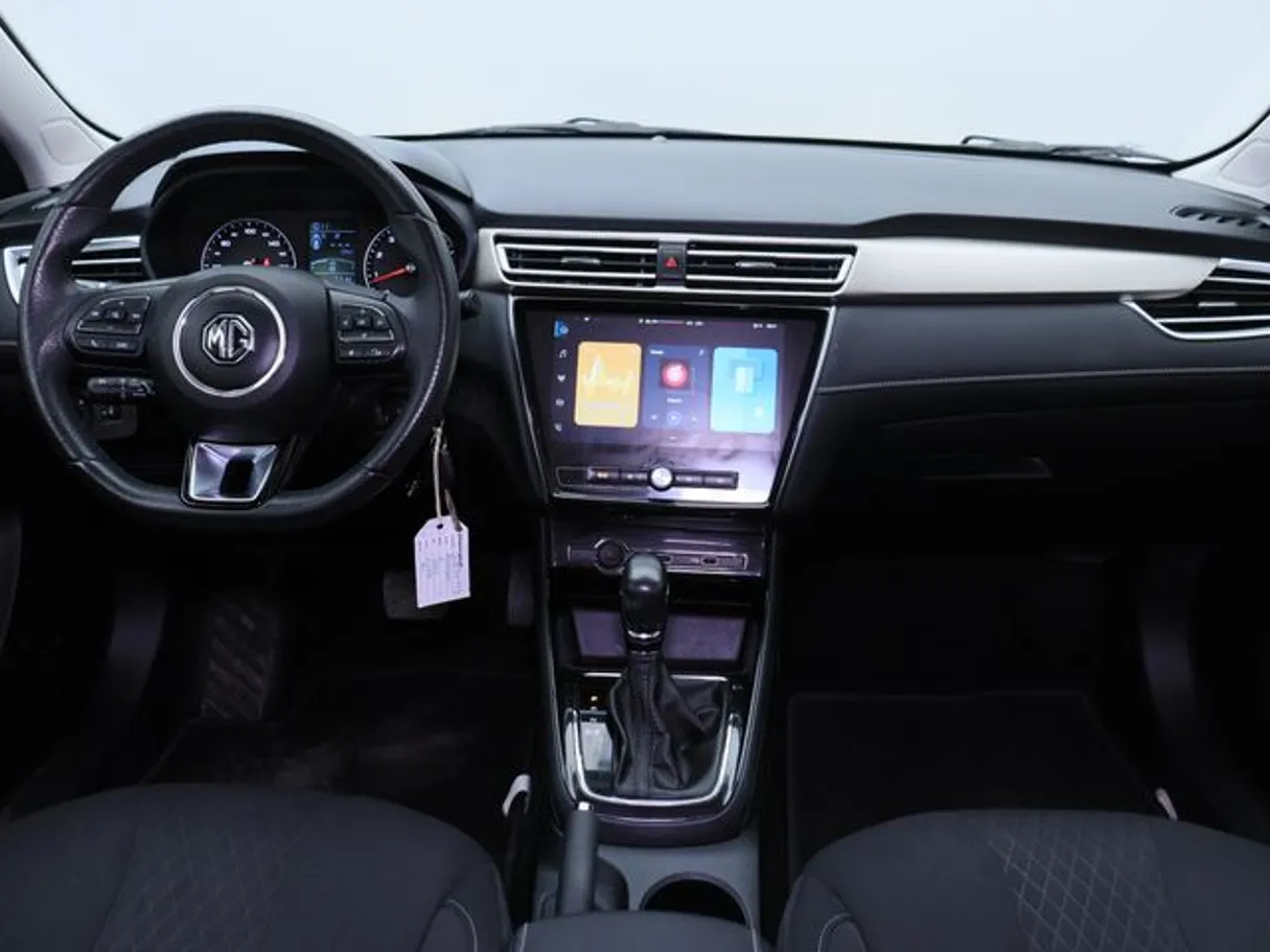 Car image 14