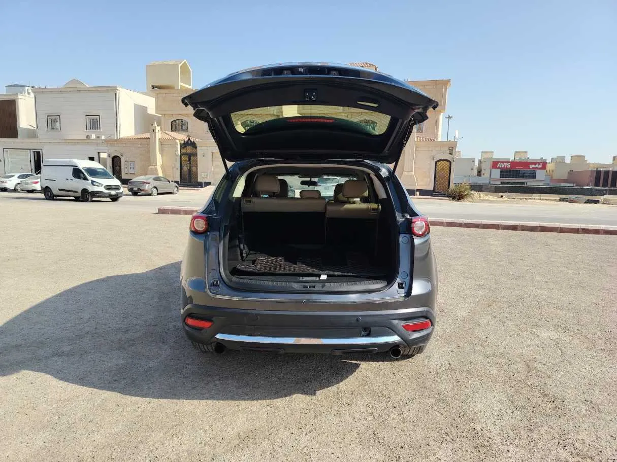 Car image 25