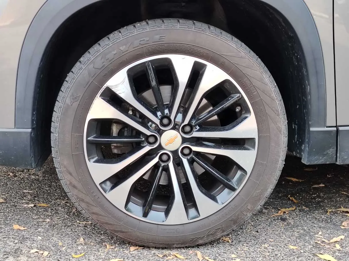 Car image 10