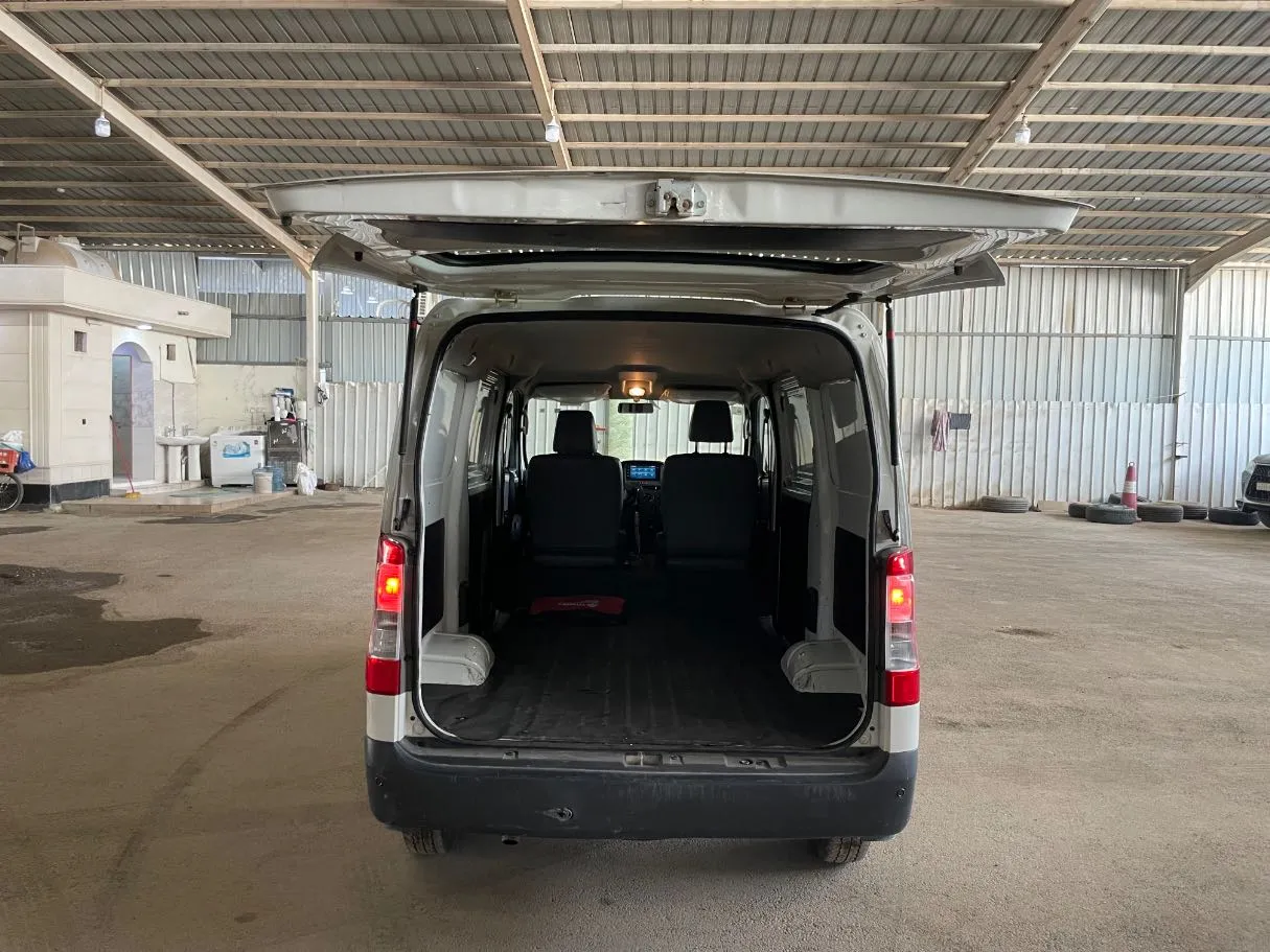 Car image 17