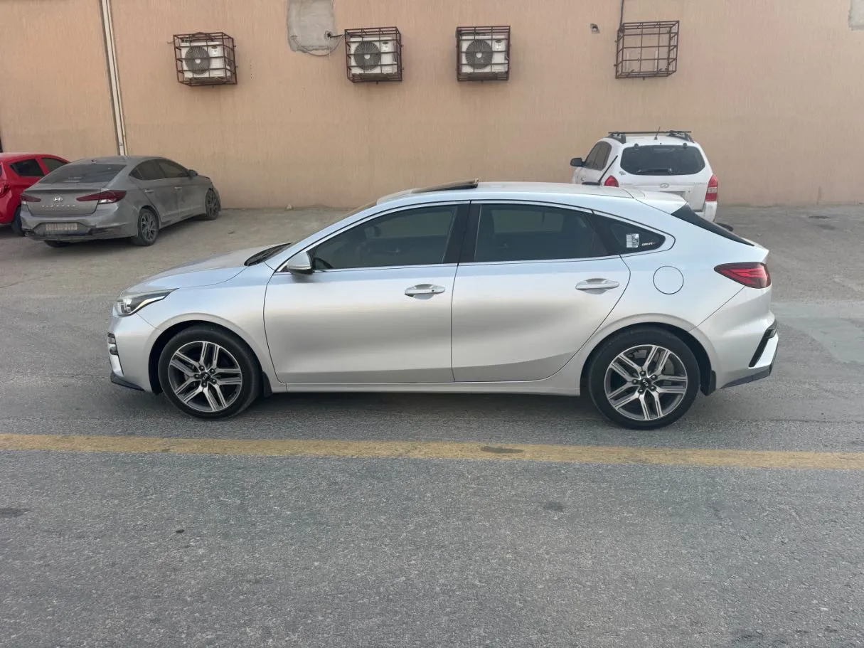 Car image 8