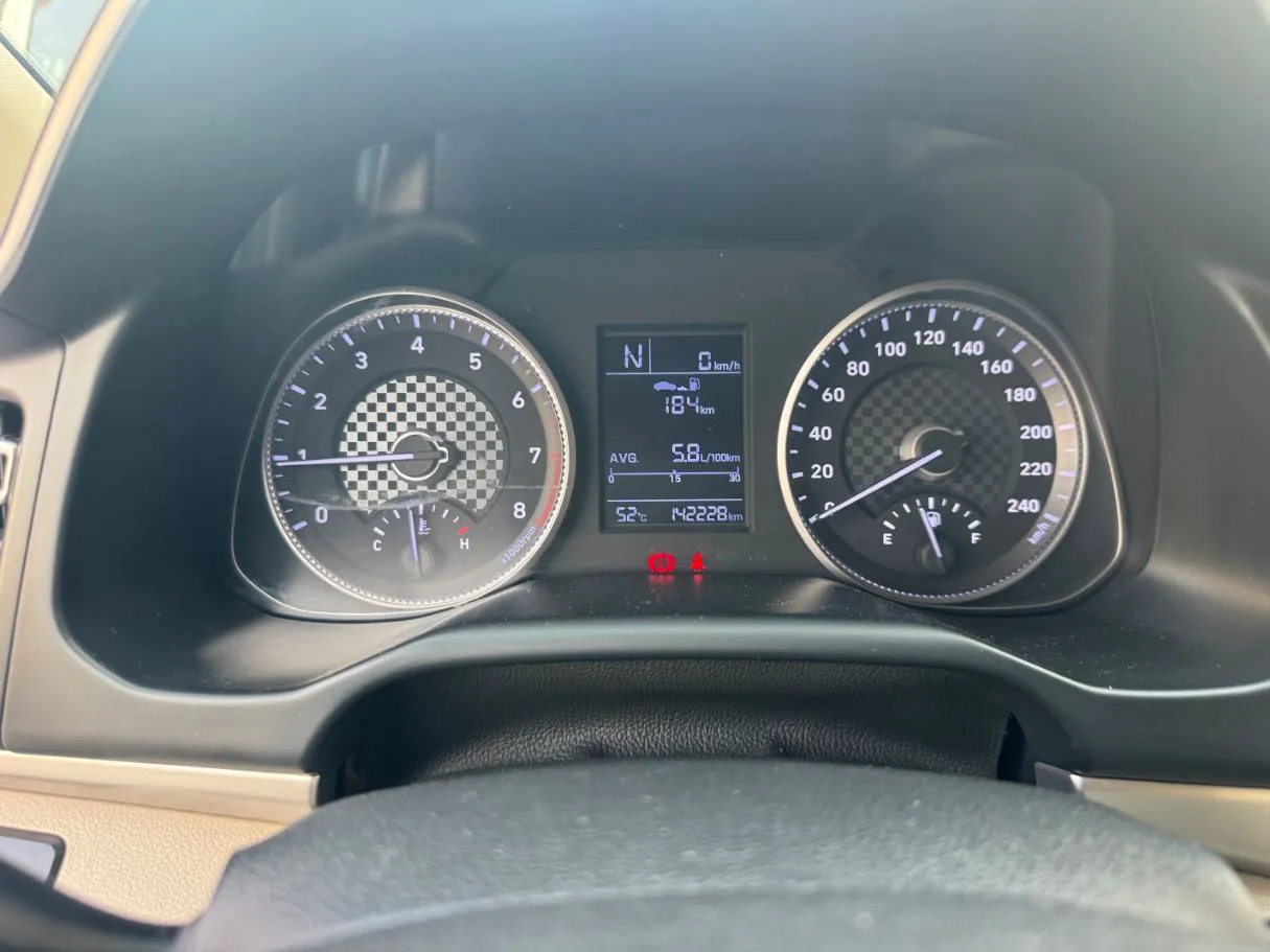 Car image 19