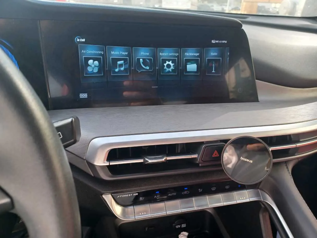 Car image 18