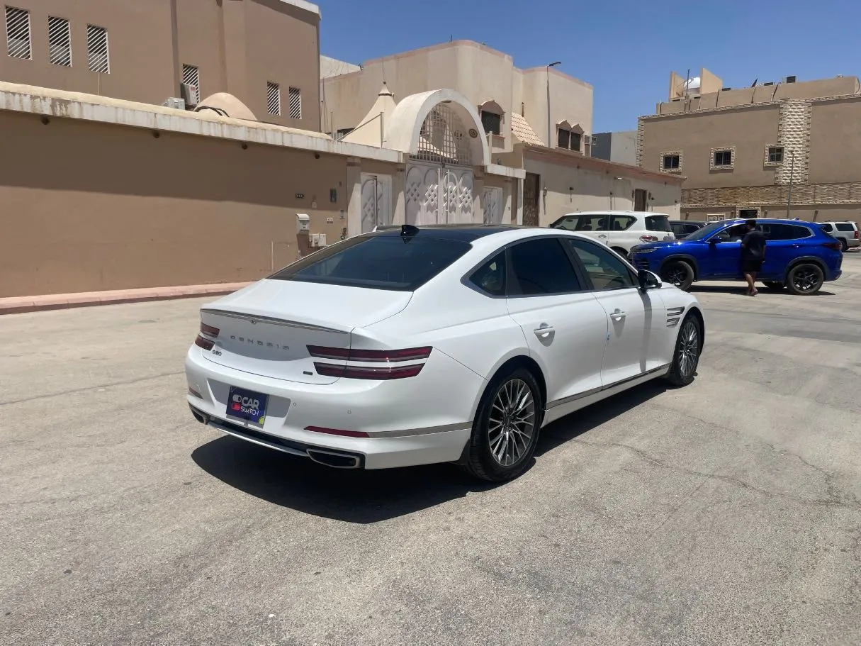 Car image 5