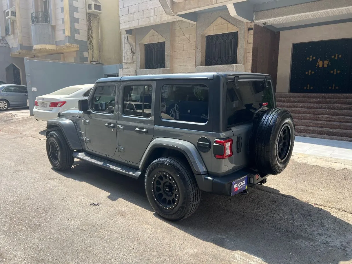 Car image 7