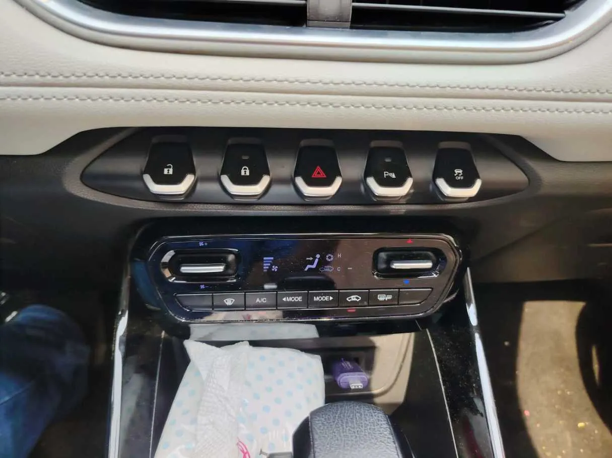 Car image 22