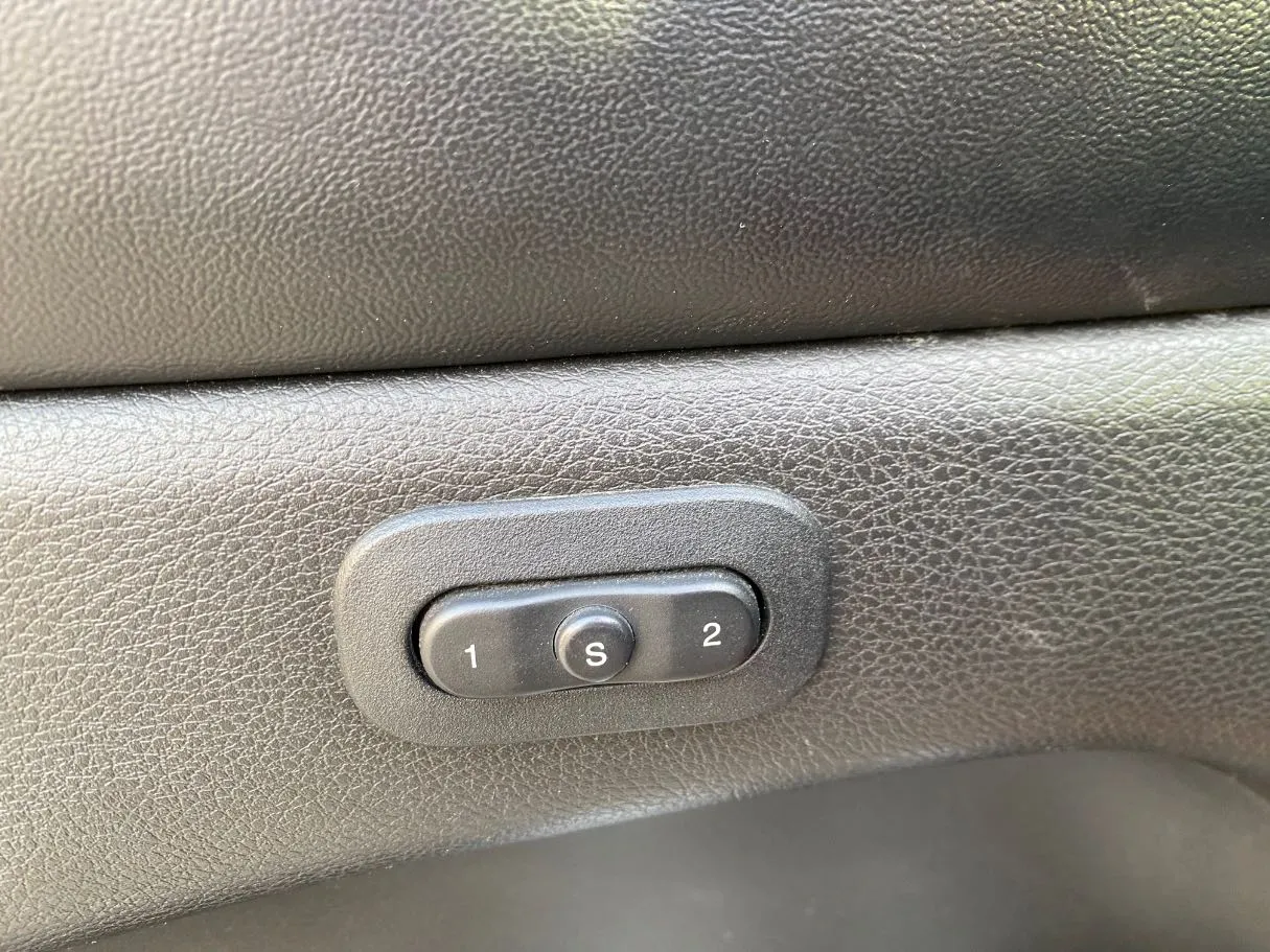Car image 29