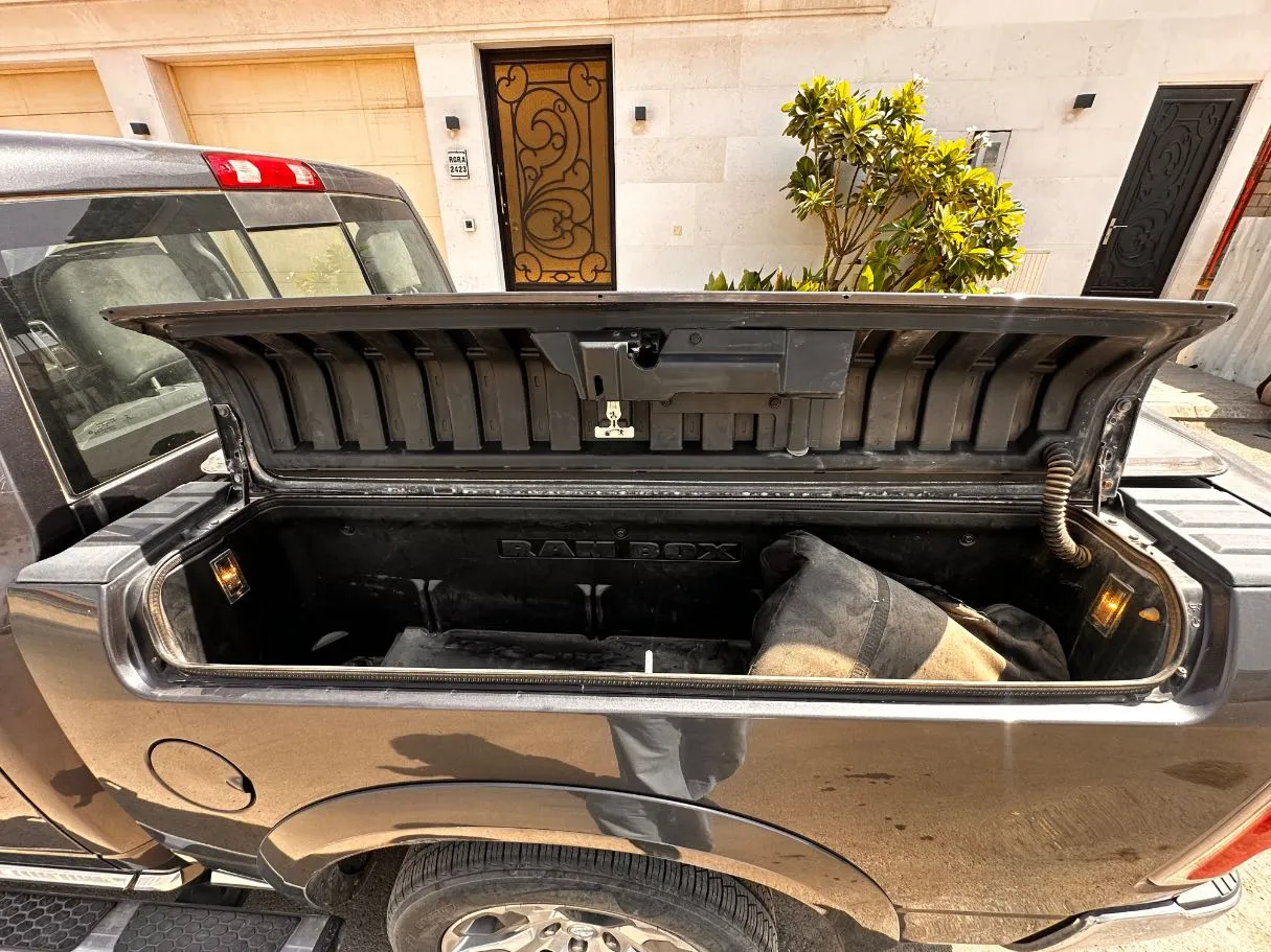 Car image 28