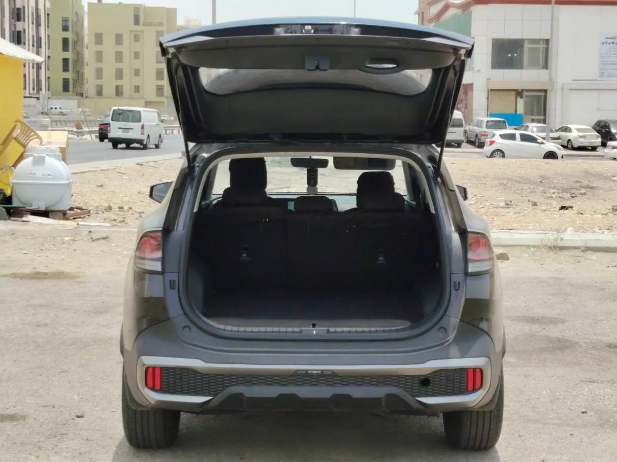 Car image 23
