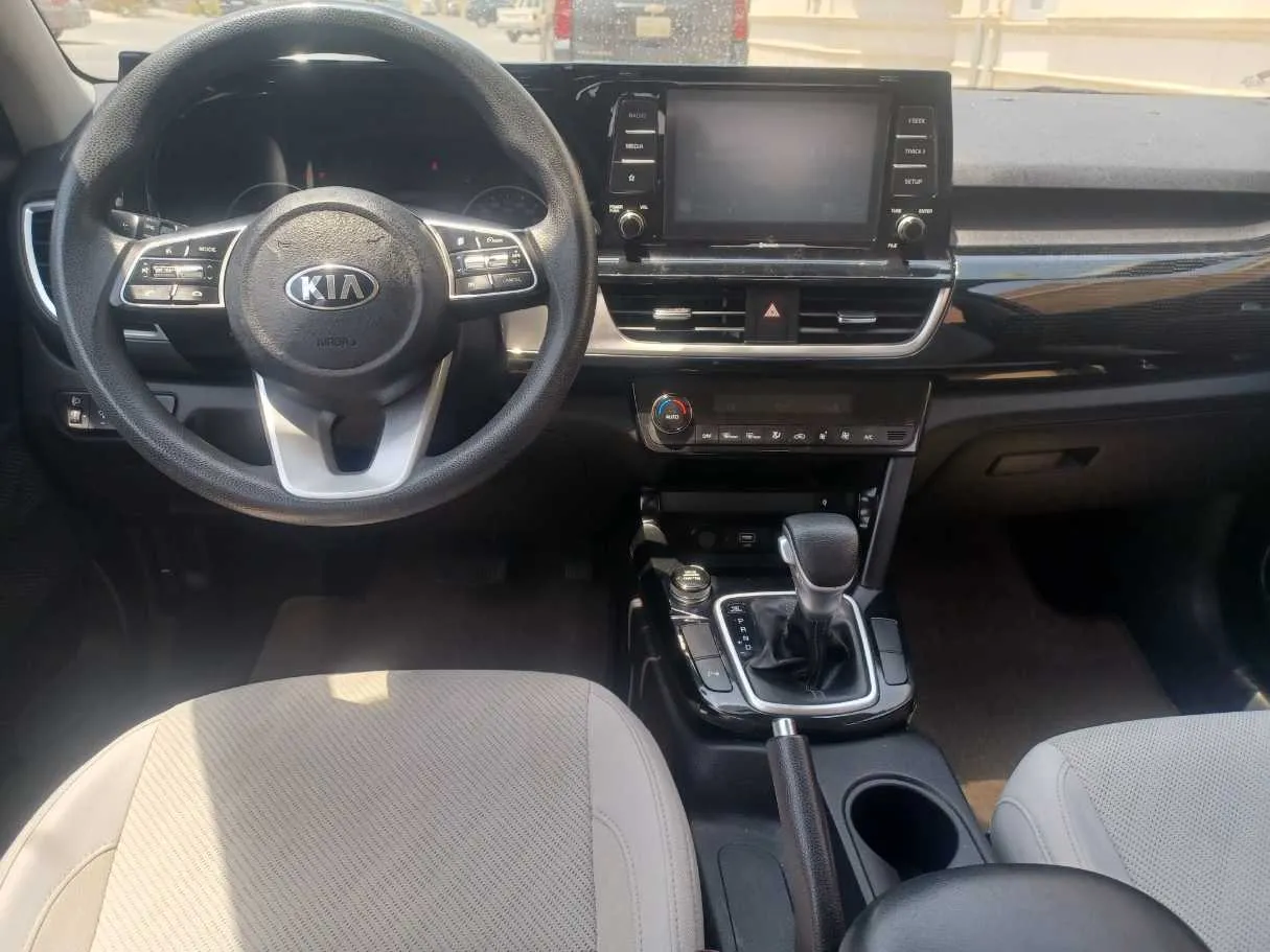 Car image 16