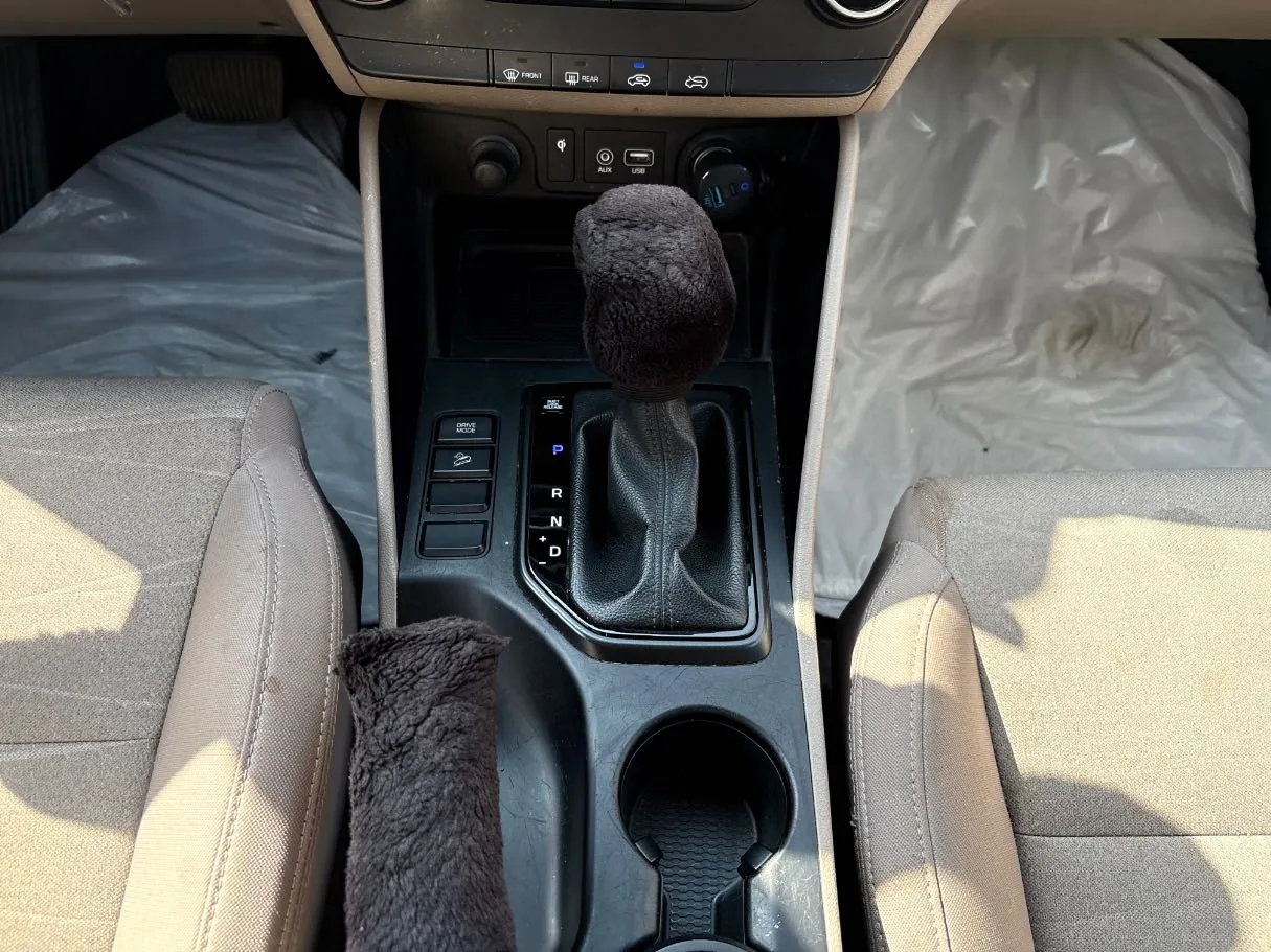 Car image 19