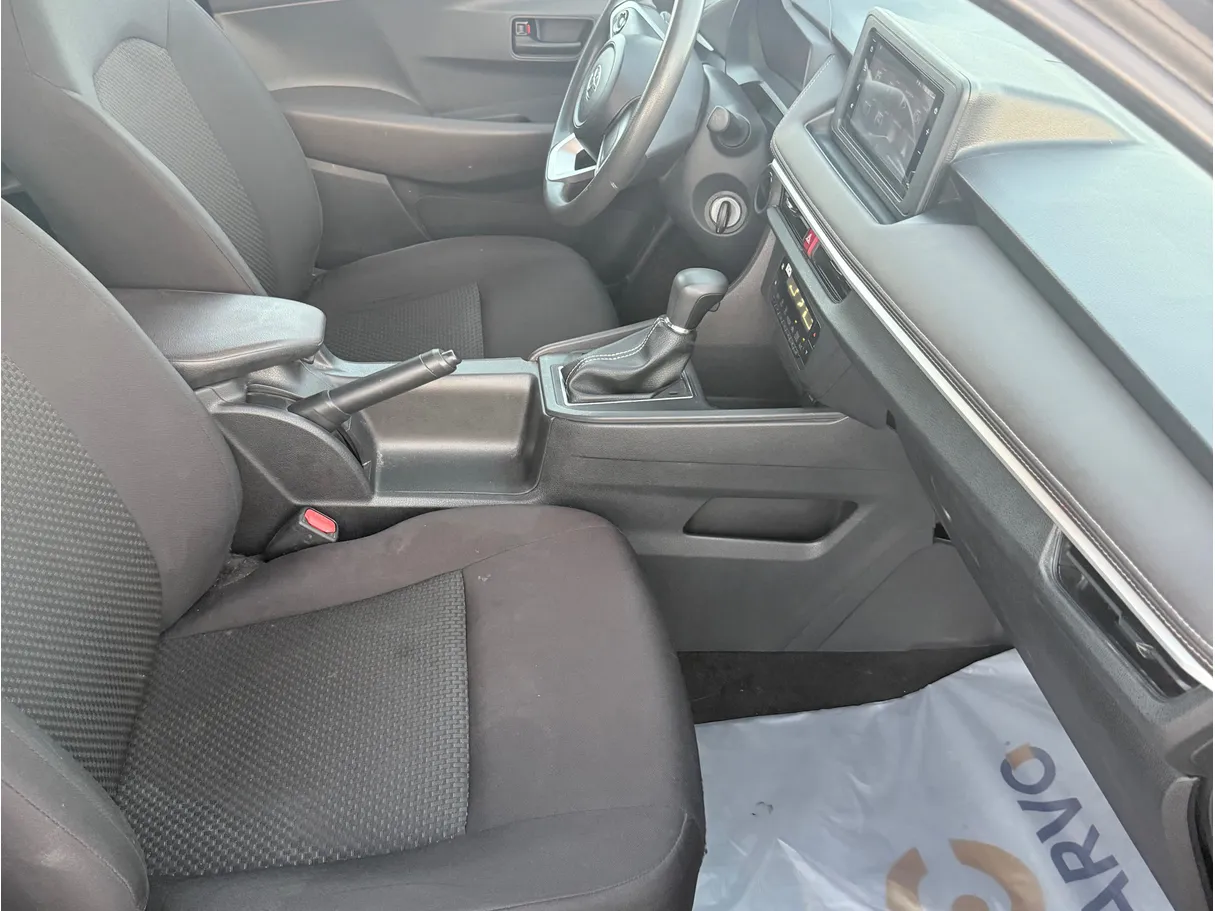 Car image 10