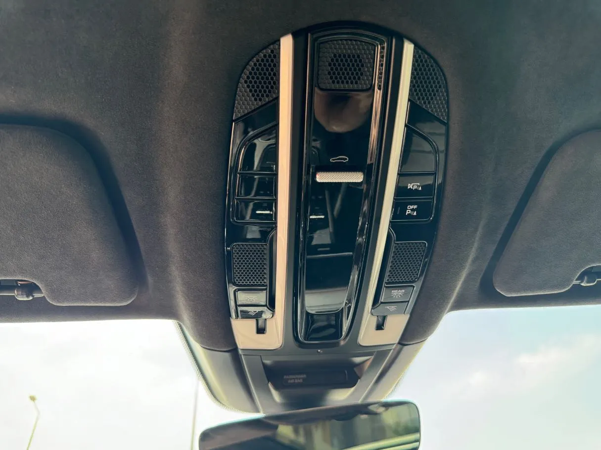 Car image 27