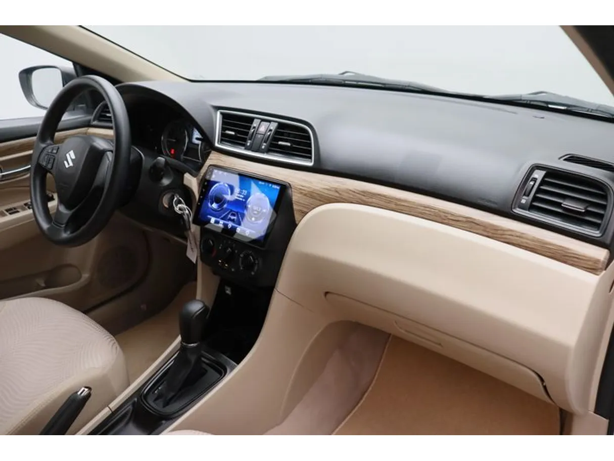 Car image 10