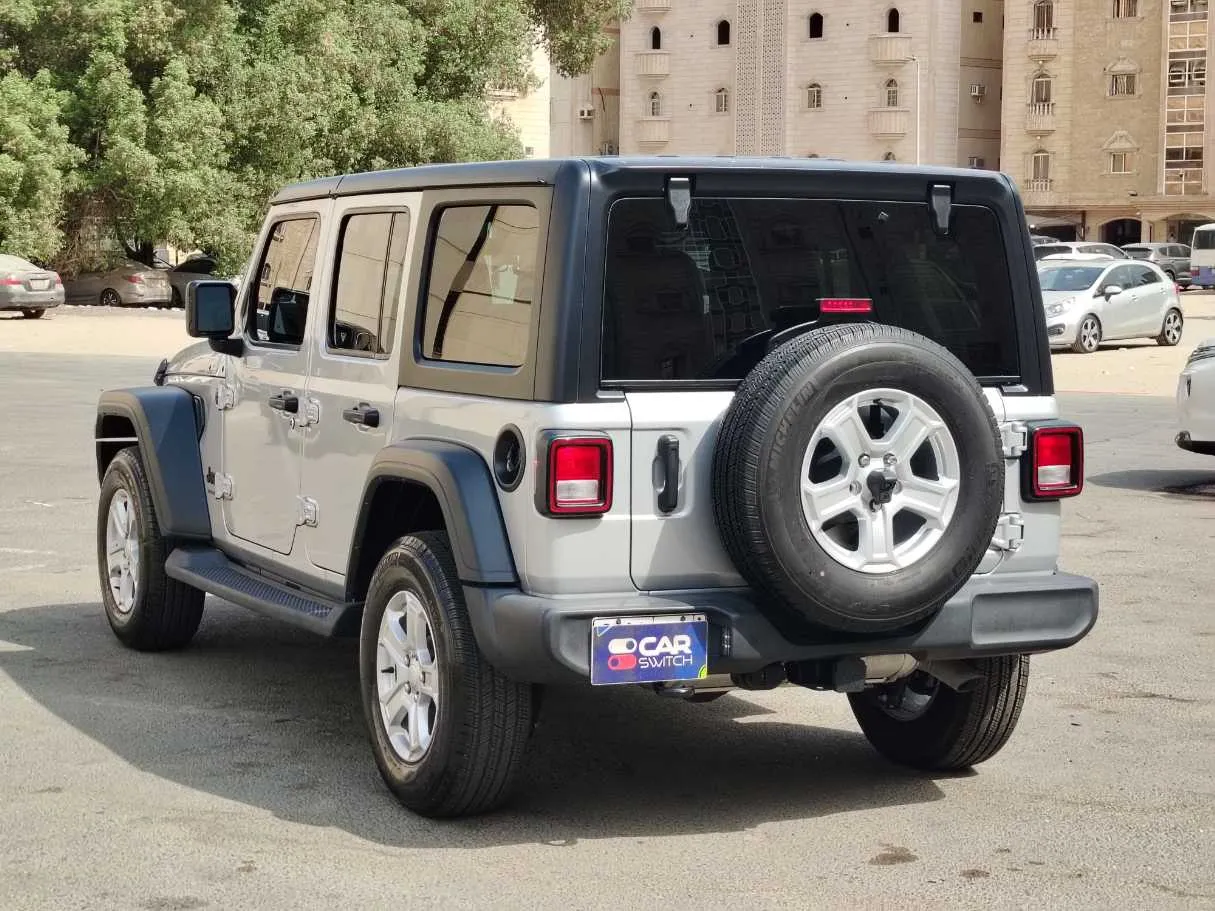 Car image 7