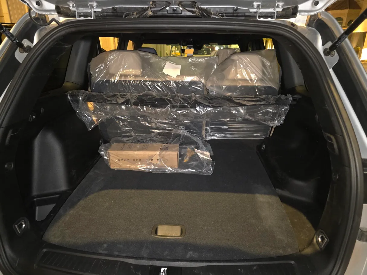 Car image 8