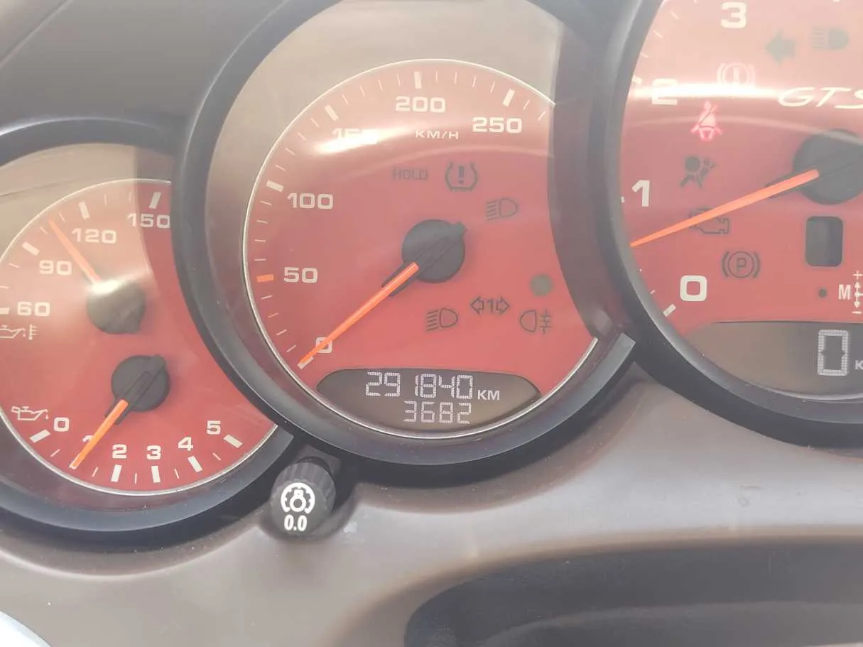Car image 25