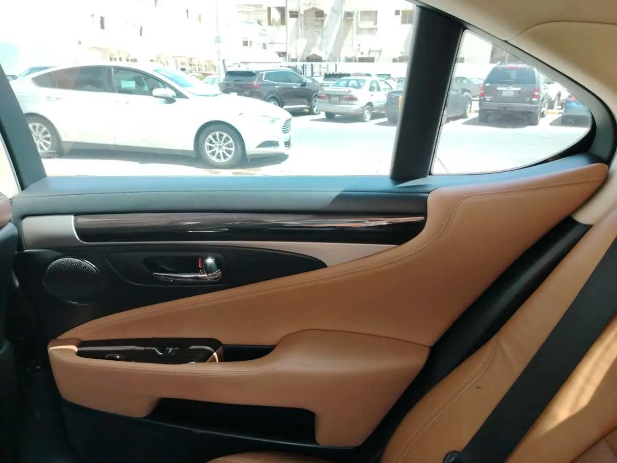 Car image 40