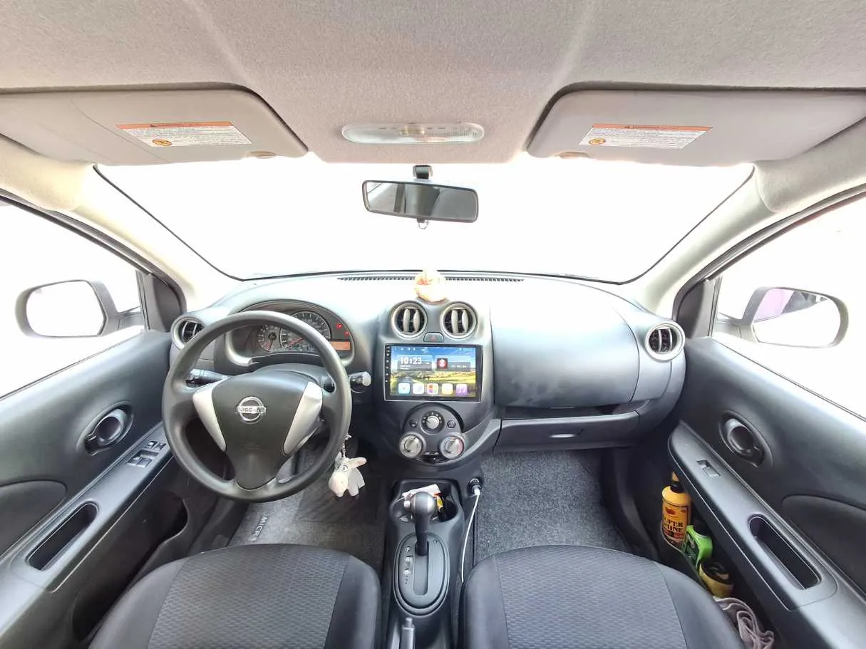 Car image 18