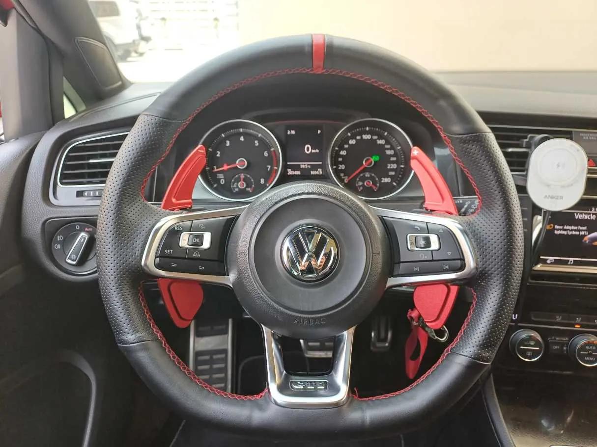Car image 18
