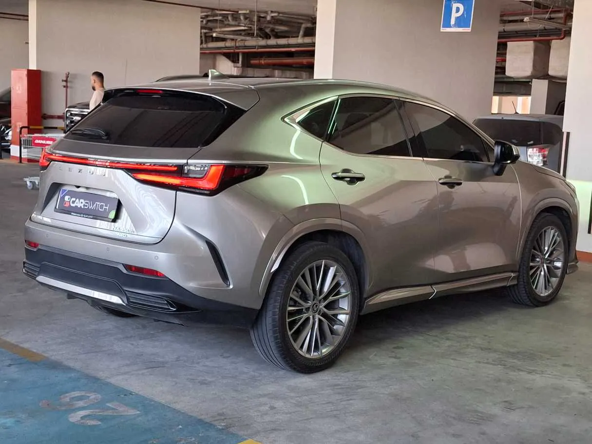 Car image 5