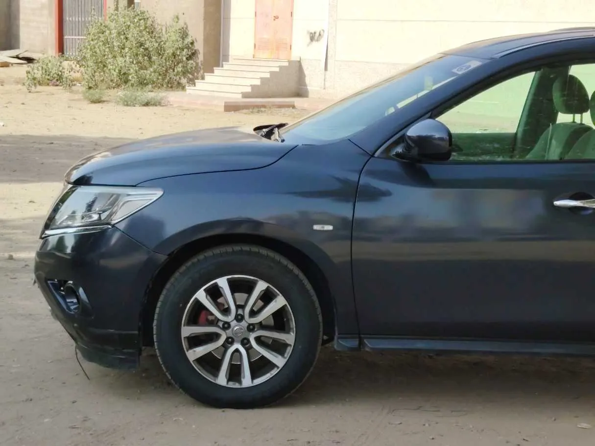 Car image 9