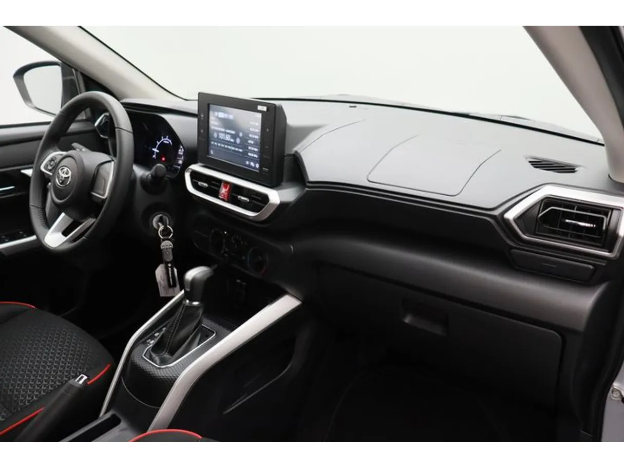 Car image 10