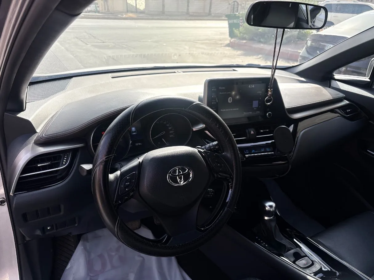 Car image 13