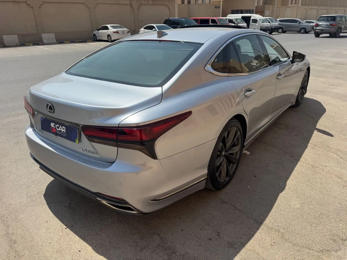 Car image 5