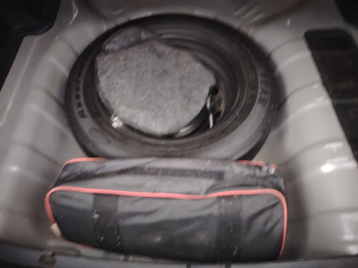 Car image 27