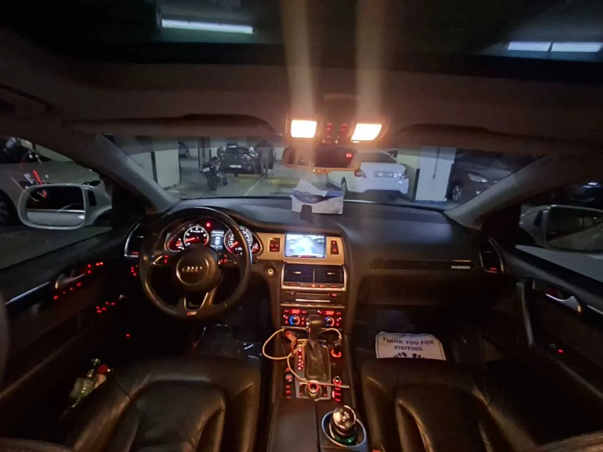 Car image 17