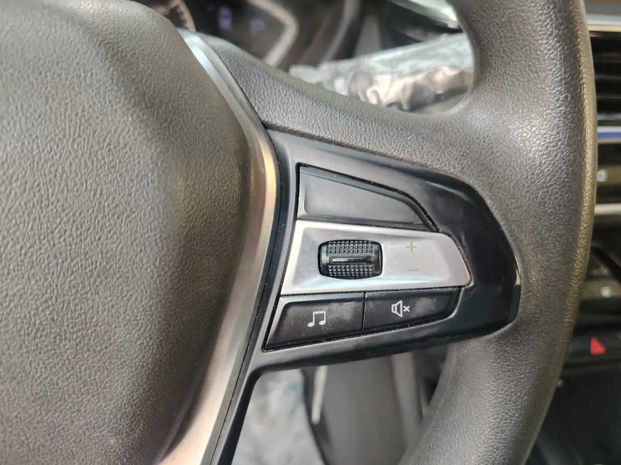 Car image 26