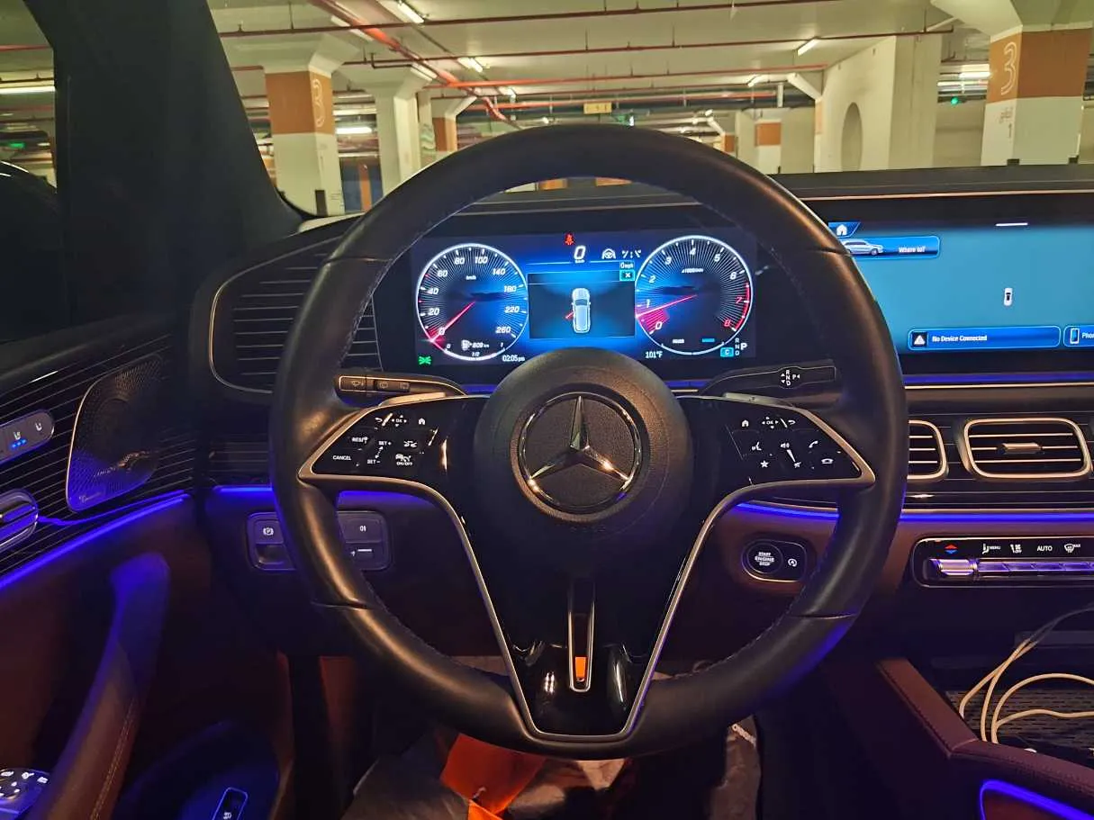 Car image 19