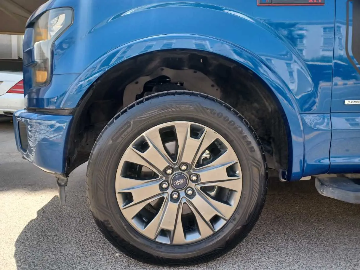 Car image 9