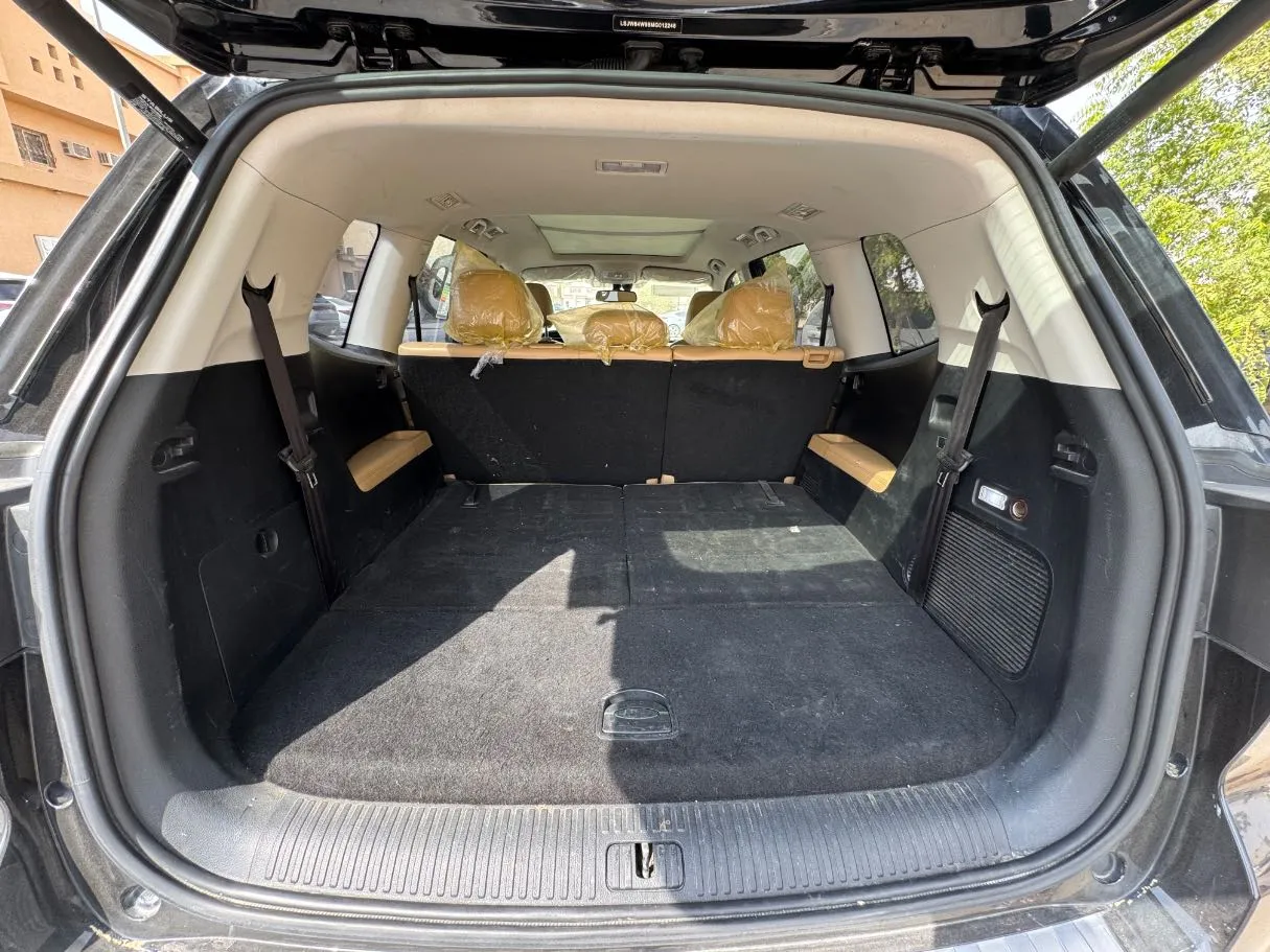 Car image 23