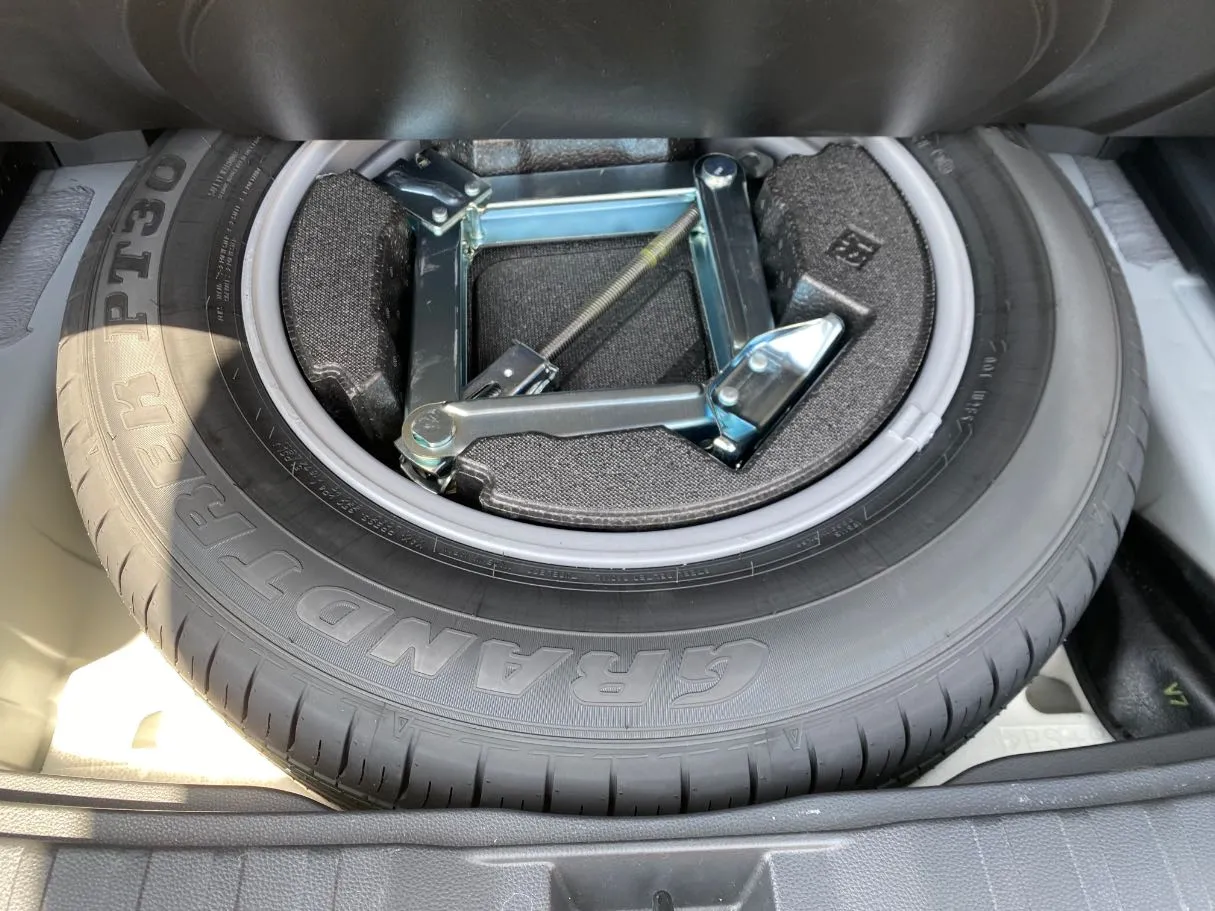 Car image 25